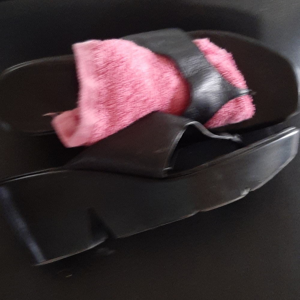 Sandles - Picture 2 of 3